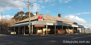 Bridge Hotel
Photo taken by Roderick Eime, Many Thanks Bridge Hotel