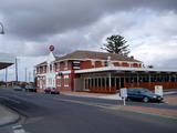 Pakenham Hotel